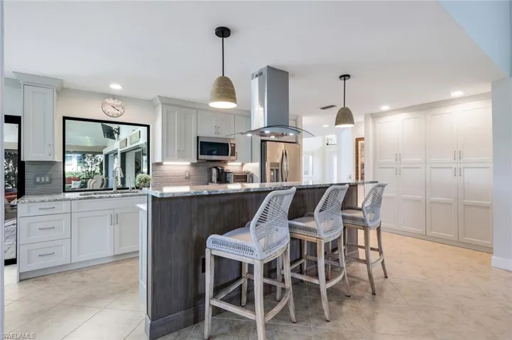 Large Island and Breakfast Bar- Multiple Pull Out Pantries, Designer Lighting