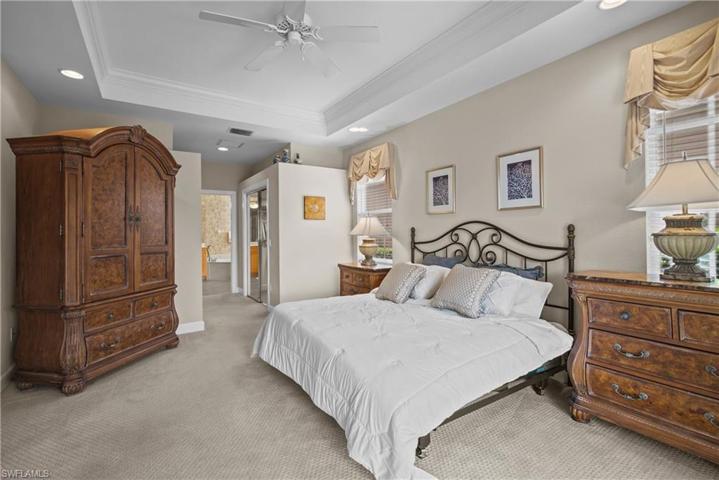 1st floor Main bedroom