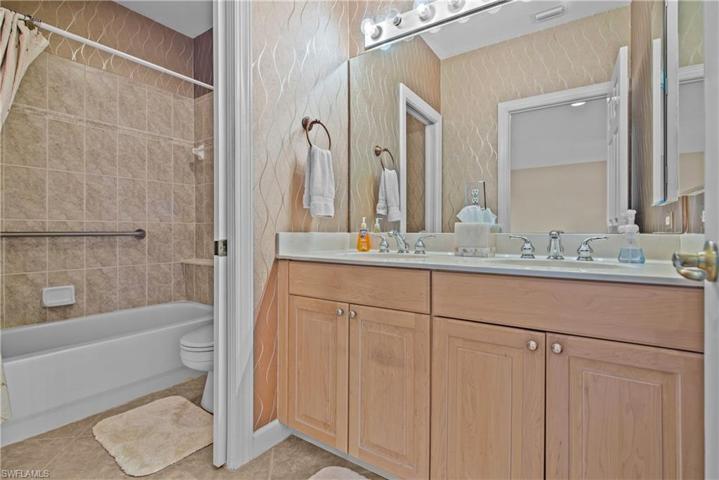 Upstairs full bath