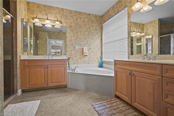 1st floor Main Bath shower & separate soaking tub
