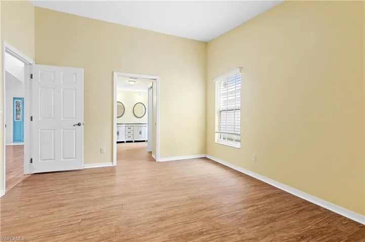 Looking towards insuite bathroom.