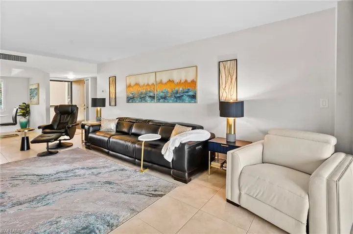 413 Augusta Blvd 105, Naples, Florida 34113