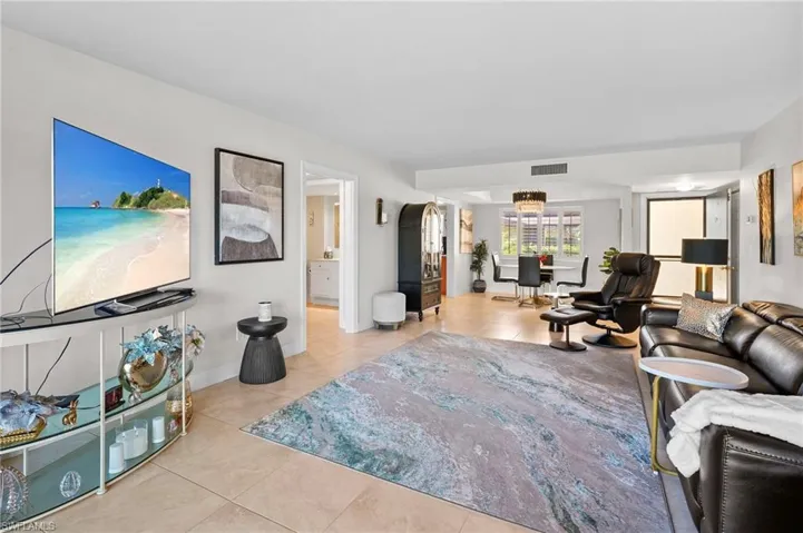413 Augusta Blvd 105, Naples, Florida 34113