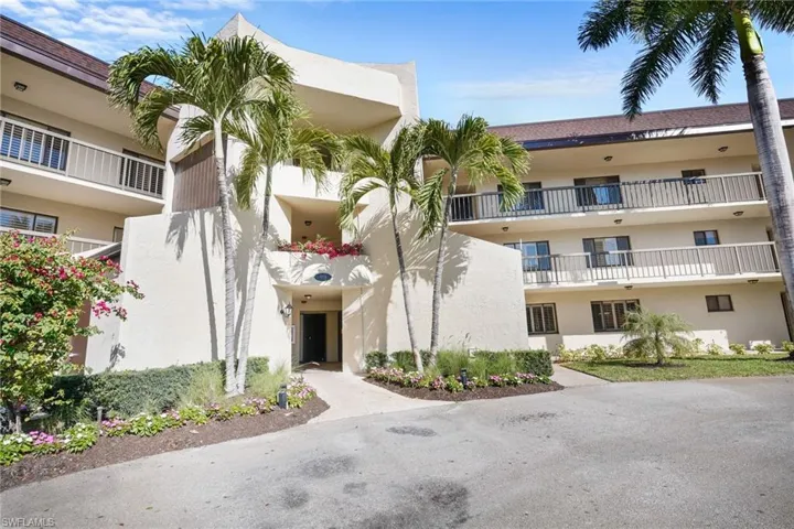 413 Augusta Blvd 105, Naples, Florida 34113