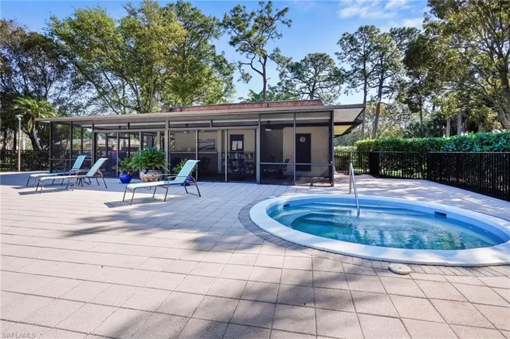 413 Augusta Blvd 105, Naples, Florida 34113