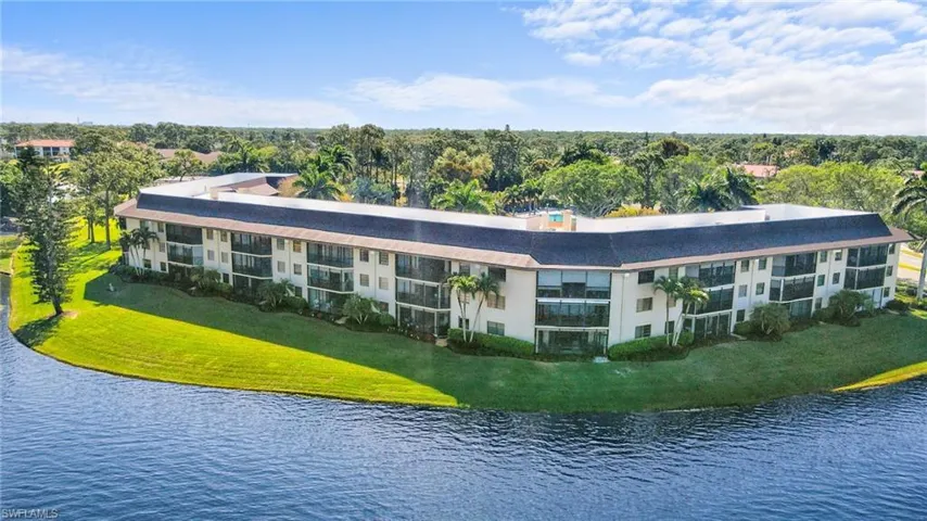 413 Augusta Blvd 105, Naples, Florida 34113