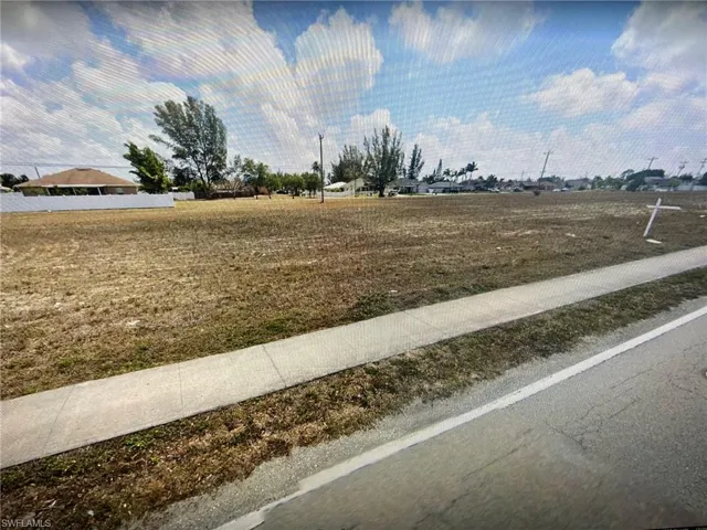 2139 Skyline BLVD, CAPE CORAL FL 33991