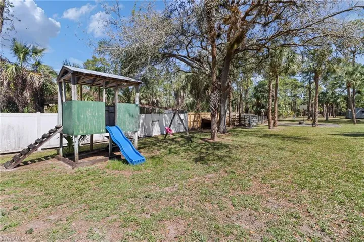 440  1st NW ST, Naples, FL 34120