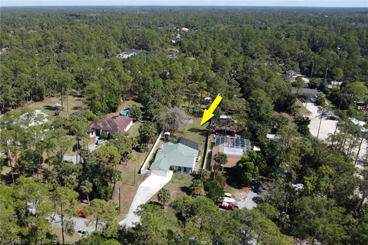 Drone / aerial view with a view of trees