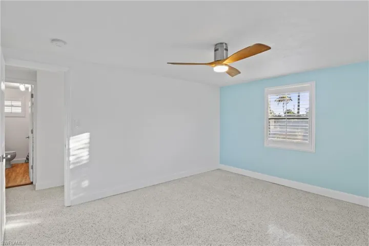 Bright and comfortable rooms adaptable to family or work needs.