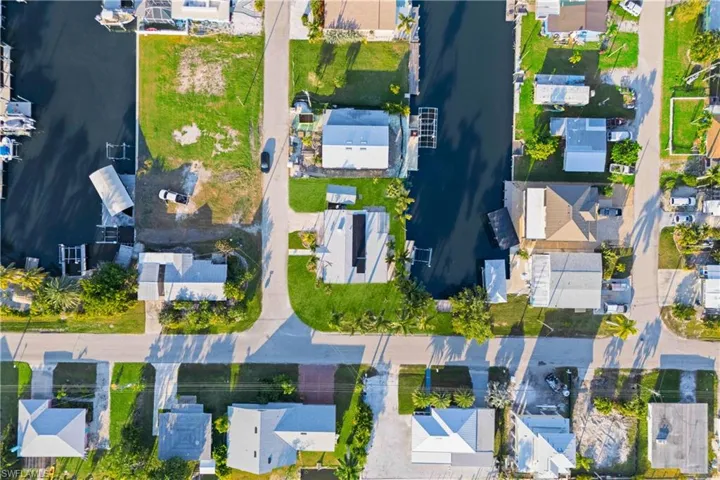 2631 Bayshore Dr, Matlacha, Florida 33993