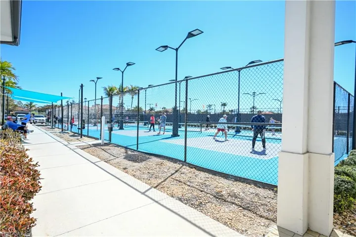 Lots of lighted pickleball courts!