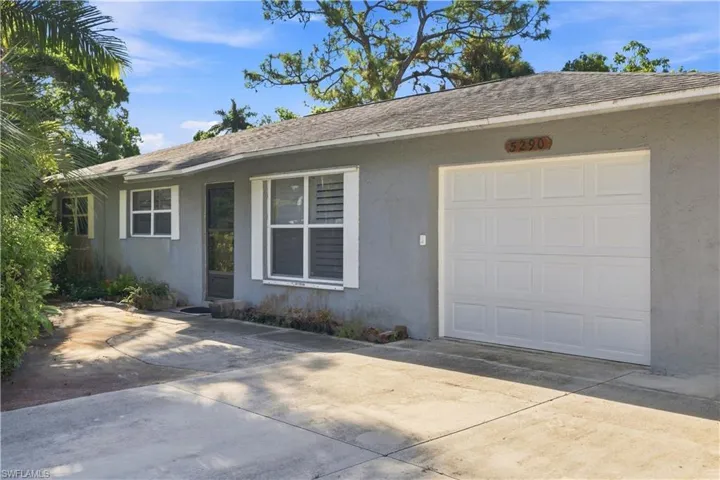 5290 Cypress Ln, Naples, Florida 34113