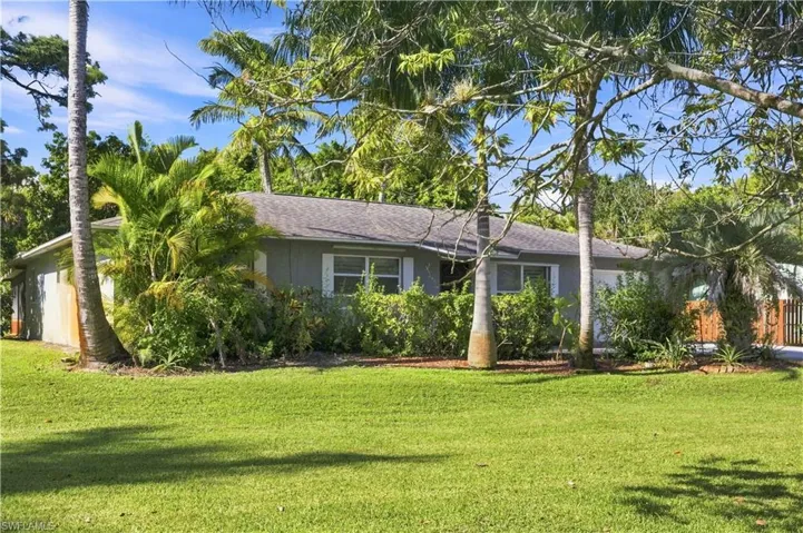 5290 Cypress Ln, Naples, Florida 34113