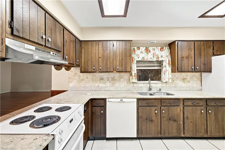 5290 Cypress Ln, Naples, Florida 34113