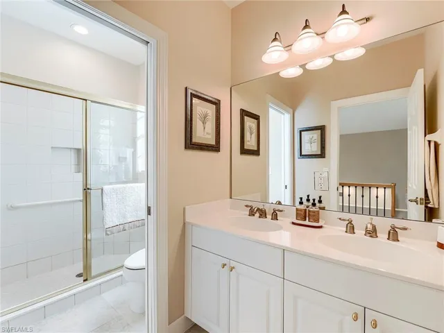 GUEST BATHROOM ON 2ND FLOOR