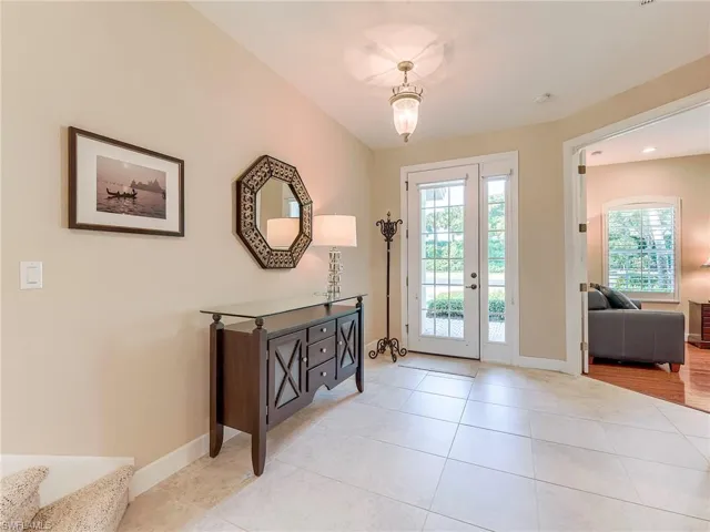 BRIGHT AND SPACIOUS FOYER