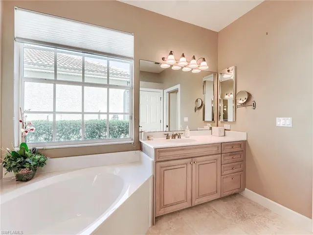 SEPARATE TUB AND SHOWER