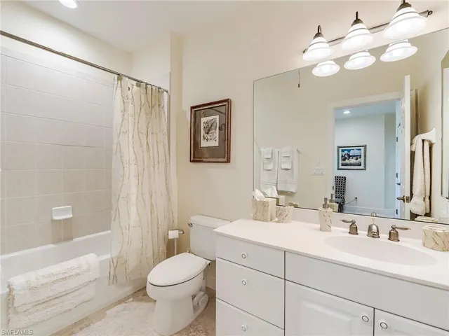 GUEST BATHROOM ON 2ND FLOOR