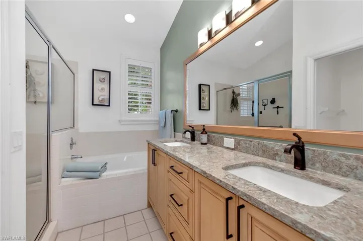 27091  Lake Harbor  CT, Bonita Springs, FL 34134