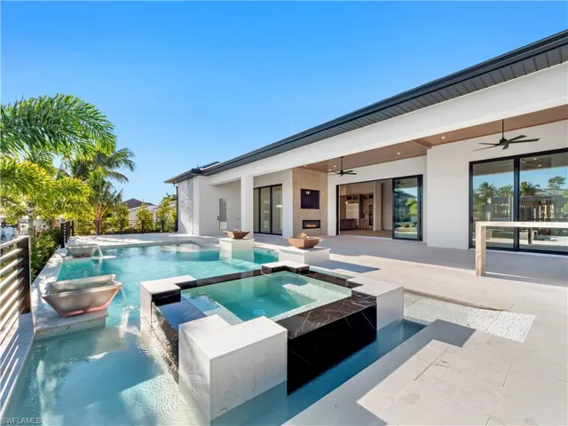 111  Montrose  DR, Fort Myers, FL 33919