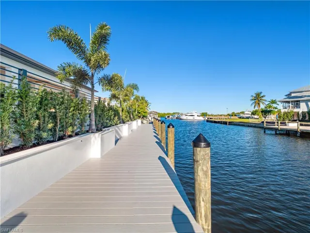 111  Montrose  DR, Fort Myers, FL 33919