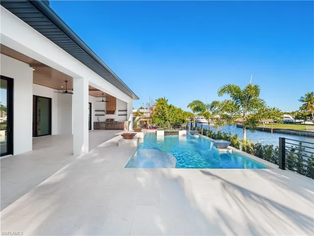 111  Montrose  DR, Fort Myers, FL 33919