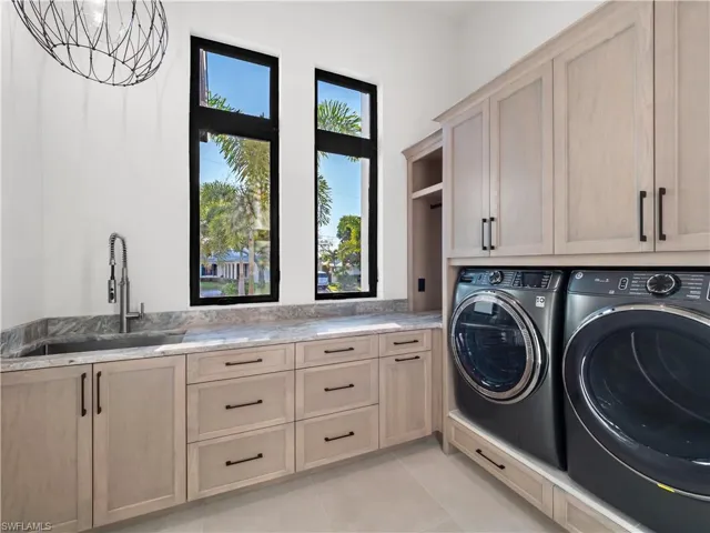 111  Montrose  DR, Fort Myers, FL 33919