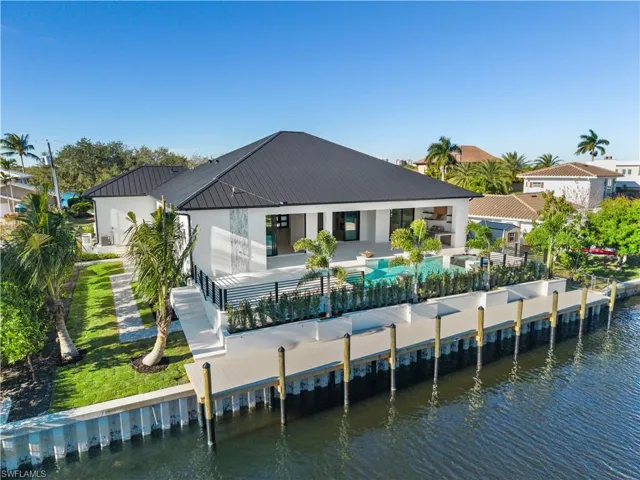 111  Montrose  DR, Fort Myers, FL 33919