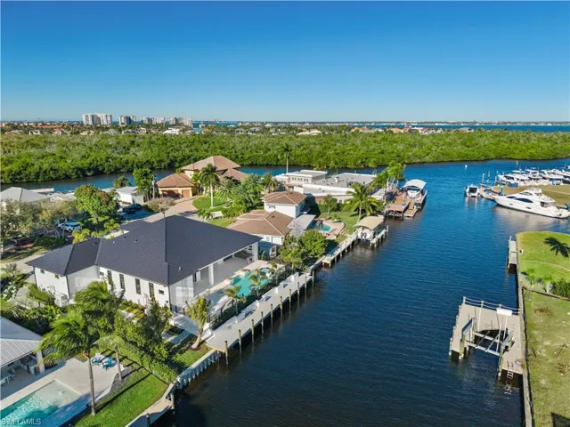 111  Montrose  DR, Fort Myers, FL 33919