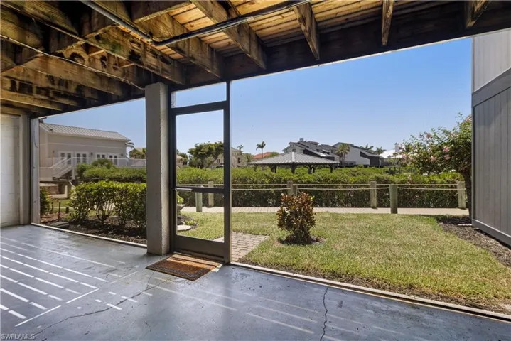 ground-level screened patio