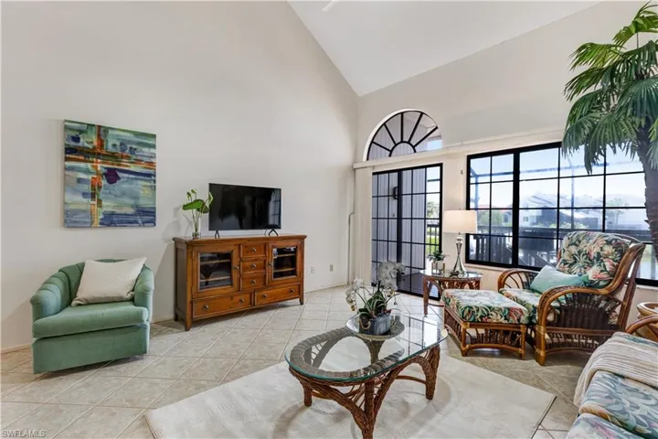 Vaulted ceilings, natural light