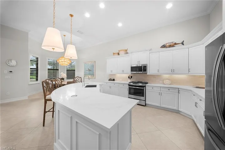 6522 Roma Way, Naples, Florida 34113
