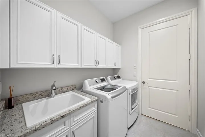 6522 Roma Way, Naples, Florida 34113