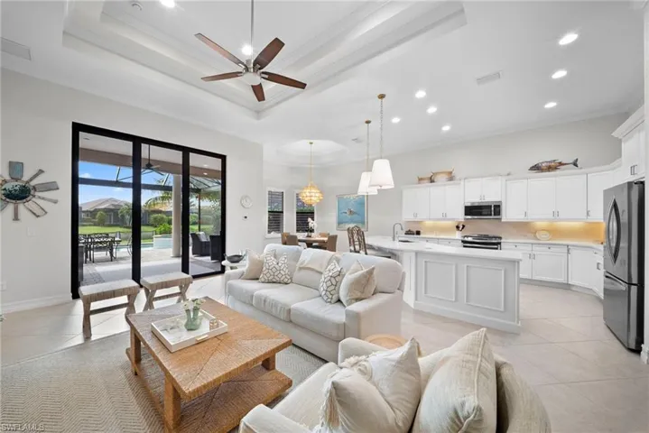 6522 Roma Way, Naples, Florida 34113