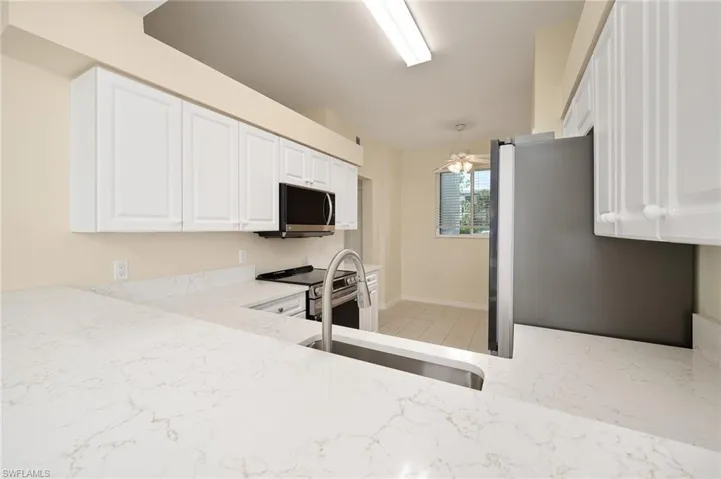 KITCHEN - NEW, HIGH END, LG STAINLESS APPLIANCES, QUARTZ COUNTERTOPS, PANTRY. BREAKFAST NOOK.