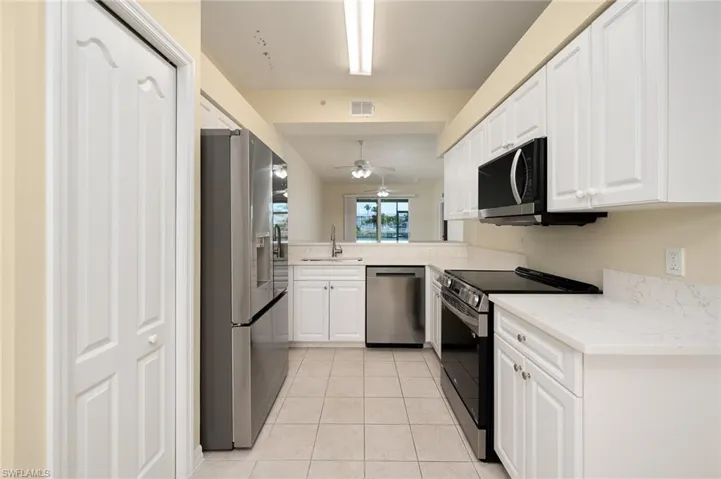 KITCHEN - NEW, HIGH END, LG STAINLESS APPLIANCES, QUARTZ COUNTERTOPS, PANTRY. BREAKFAST NOOK.