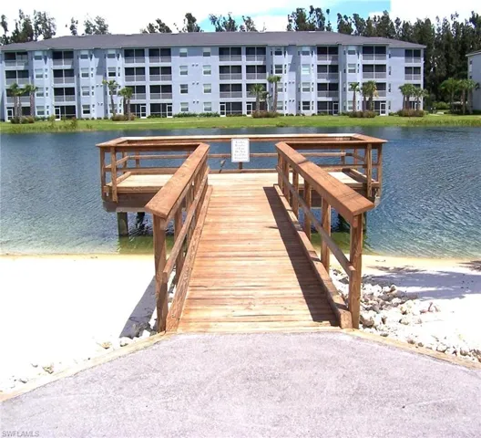 FISHING PIER - BRING THE KIDS OR GRANDS AND ENJOY.