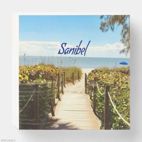MINUTES TO SANIBEL ISLAND, BEST SHELLING IN THE AREA!
