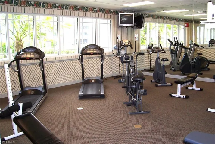EXERCISEE ROOM. ENJOY ALONE TIME OR WORKOUT WITH FRIENDS.