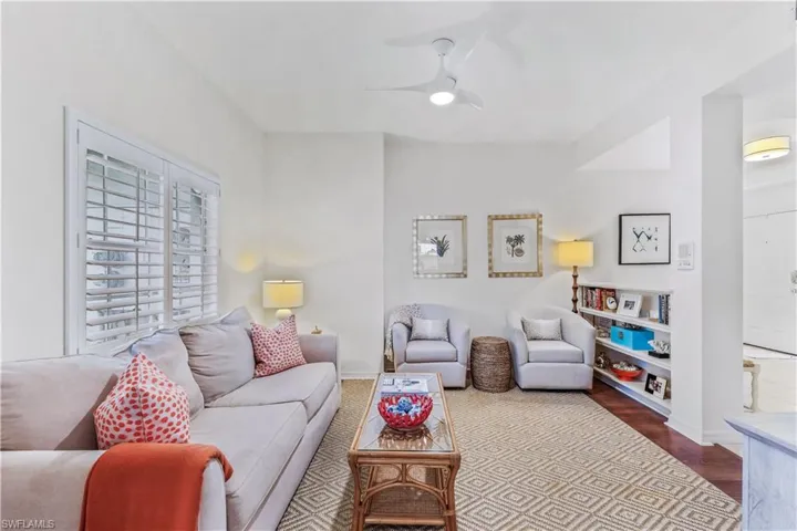 Den - spacious optional living area
