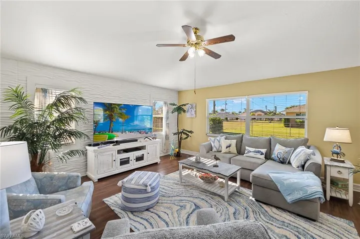 402 Se 21st St, Cape Coral Fl 33990