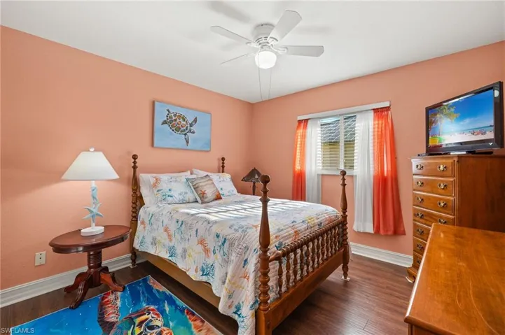 402 Se 21st St, Cape Coral Fl 33990