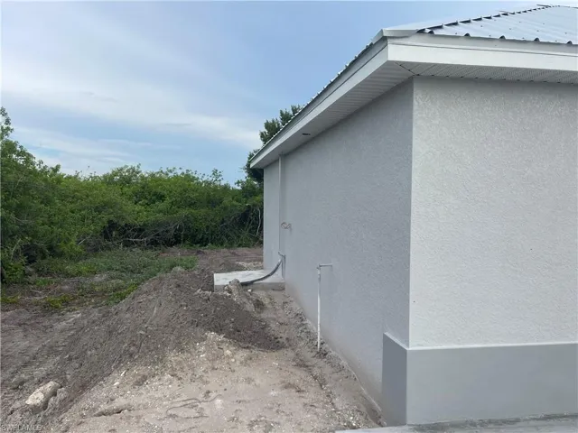 View of home's exterior
