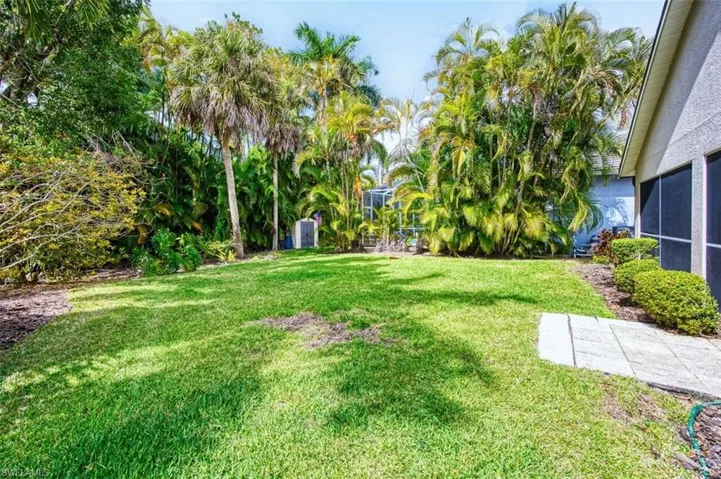 View of grassy yard