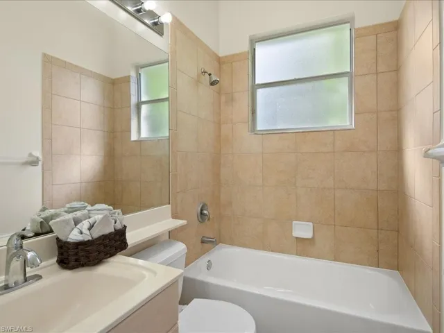 Ensuite with guest bedroom (4)