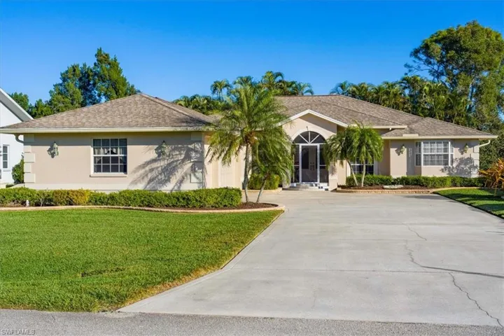 Ranch-style house with a front yard