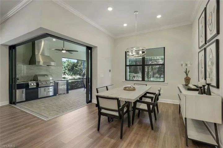 Dining area with zero-corner sliding doors