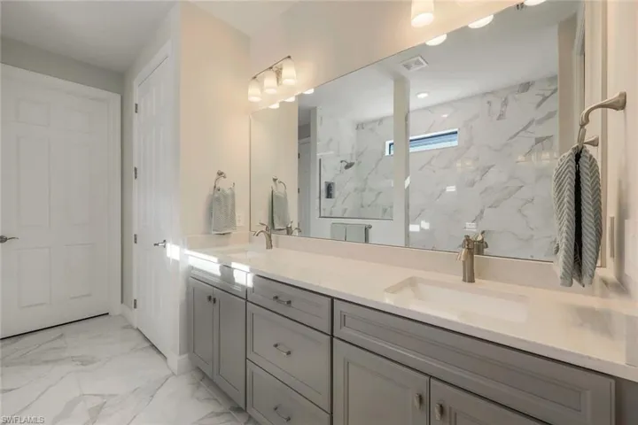 Primary bath with dual sinks