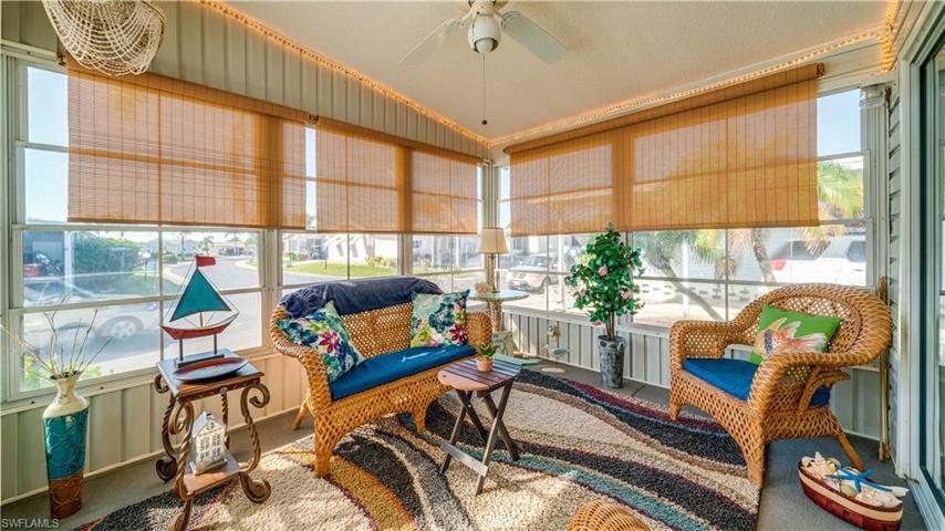 Enjoy your morning coffee, your afternoon tea, or an afternoon cocktail in this fully furnished 10' x 12' space. Say wow!